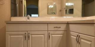 Beautiful 3 room /2.5 bath Gated Community W/ Pool Close to the Skyway Gallery 15