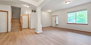 5BR/3BA End Unit with Greenbelt View in Lynnwood Gallery 8