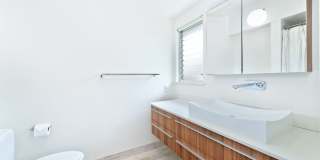 A Fully Furnished Modern Portfolio Home with a Large Backyard Oasis & 3 Comfortable Bedrooms! Gallery 11