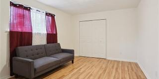 7551 OAK Street Gallery 18