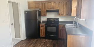 1/2 Off first months rent! 2 Bed/1.5 Bath Townhouse! Water/Garbage Included! Walk to APSU! Gallery 5
