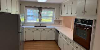 Spacious 4 Bedroom Home with Bonus Room & Large Fenced Backyard Gallery 9