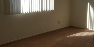 2+1 Ventura ground floor apartment w/ 1-car garage Gallery 1