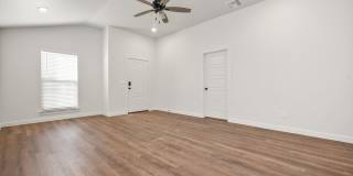 1/2 OFF ONE MONTHS RENT! Gallery 9