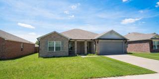 Large 4 Bedroom Home! Gallery 1