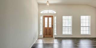 Large home in Pflugerville!  3 car garage - Highland Park Neighborhood Gallery 8