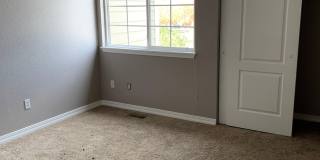 Beautiful Well Maintained 3 bedroom 3.5 bathroom Home Gallery 11