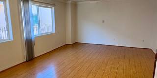 3 Bedroom 2 Bath Penthouse condo in Van Nuys Gallery 7
