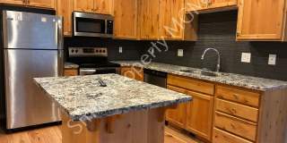 A beautiful 3 bedrooms and 2.5 bathrooms townhouse located in Milwaukie city. Gallery 1