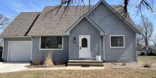 GREAT FAMILY HOME! FULLY FENCED YARD! Gallery 1