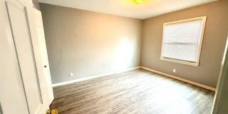 Charming 2BR Condo in Bashford Manor Gallery 11