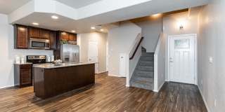 Centrally Located End Unit 3 Bed Townhouse in D20 Gallery 1