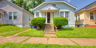 Available Aug 7th - Very nice single family home with refinished hardwood and a very large open living room. Gallery 15