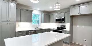 TOWNHOME ON WEST SIDE NEAR FIVE OAKS GOLF COURSE! Gallery 1