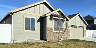 New 4 Bed Rambler | Fenced Yard | 2-car Garage | Move-In Ready House for Rent in Quincy! Gallery 1