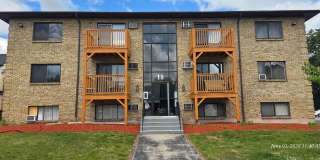 2BR Garden Unit at Lancelot Court – Great Commuter Location Gallery 1