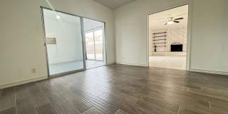 EASTSIDE HOME WITH A SWIMMING POOL Gallery 10