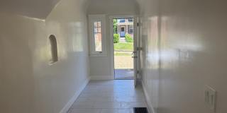 Great 1st Floor Duplex in Squirrel Hill! Available NOW! Gallery 5