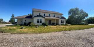 Beautiful 4B/3B home on acreage with mountain views Gallery 1