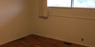 3+ Bdrm in Quiet Neighborhood w/Lots of Natural Light Gallery 9
