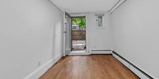 16 Yarmouth St., 1 Gallery 2