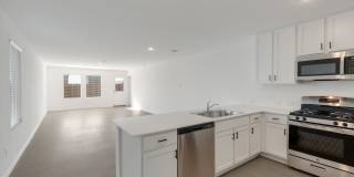 New Rent Rate! Modern 4/2 in East Central/ Sapphire Grove Gallery 3