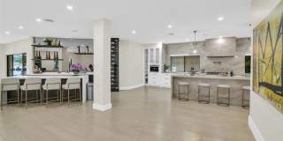 319 S Riverside Drive Gallery 70