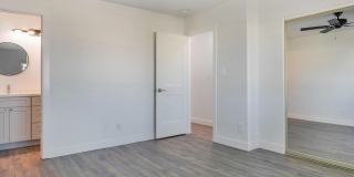 2333 E Paradise Drive Gallery 20