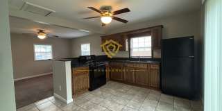 Charming 2-Bedroom Home with Spacious Yard Near Garfield Park, Available NOW! Gallery 4