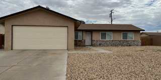 Beautiful 4 Bedroom 2 Bathroom House Located Near Drive In Theater Gallery 1