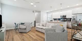 Elegant 3 Bedroom, 2.5 Bath Apartment Gallery 1