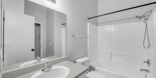 Charming 2 bedroom 2 bathroom townhome Gallery 11