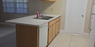 Beautuful 2 bedroom, 2 bath, 2 car garage rental home in Weeki Wachee! Gallery 11
