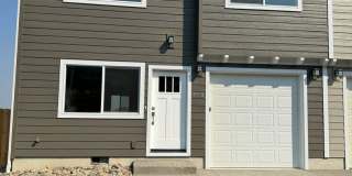 New 3 bedroom 2 1/2 bath home townhome on west side of Roseburg Gallery 1