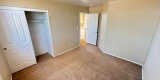 Gorgeous 3Bed/2.5Bath, 2-Story home located in Summerlin Gallery 15