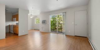 824: 721-723 E. Linden Ave. Gallery 1