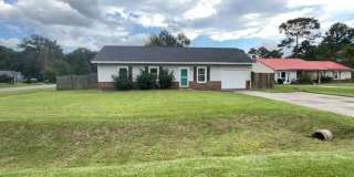 Charming 3-Bedroom Home with Fenced Yard Near Camp Lejeune Gallery 1