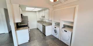 Spacious 2-Bedroom, 2-Bathroom Alamitos Beach Retreat Gallery 6