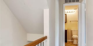 Updated 4 level TH w/ 2 FB & 2 "1/2" baths + One car garage! Gallery 41