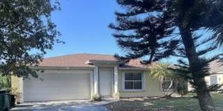 574 NW Goldcoast Avenue Gallery 1