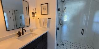 Elegant Single-Family Home with Chef’s Kitchen & Private Yard Gallery 7