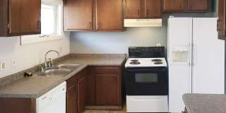 For Rent: 3 Bedroom Home with a Sunroom and Garage! Nice yard! Gallery 1