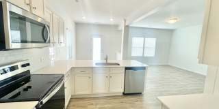 BEAUTIFUL 3 Bedroom Paired Home minutes from I-77 and I-40 - SPRING SPECIAL Gallery 5