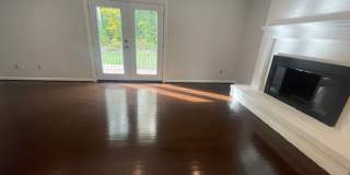 Spacious 4 Bedroom near Guilford College Gallery 14