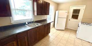 *MOVE IN SPECIAL* Pet-Friendly 2-Bedroom House with Large Fenced Backyard! Gallery 7