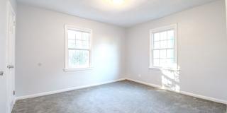 Spacious Duplex! Gallery 17