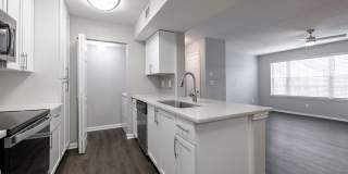 2100 Defoors Gallery 7