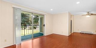 Location, Location, Location 3-bedroom Sammamish Bluffs Condo Location, Location, Location 3-bedroom Sammamish Bluffs Condo Gallery 6
