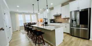 Beautiful 4BR Townhouse in Ballantyne Gallery 12