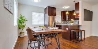 Modern Courtyard-Style Living in Hyde Park — Secure, Pet-Friendly & Minutes from LAX Gallery 2